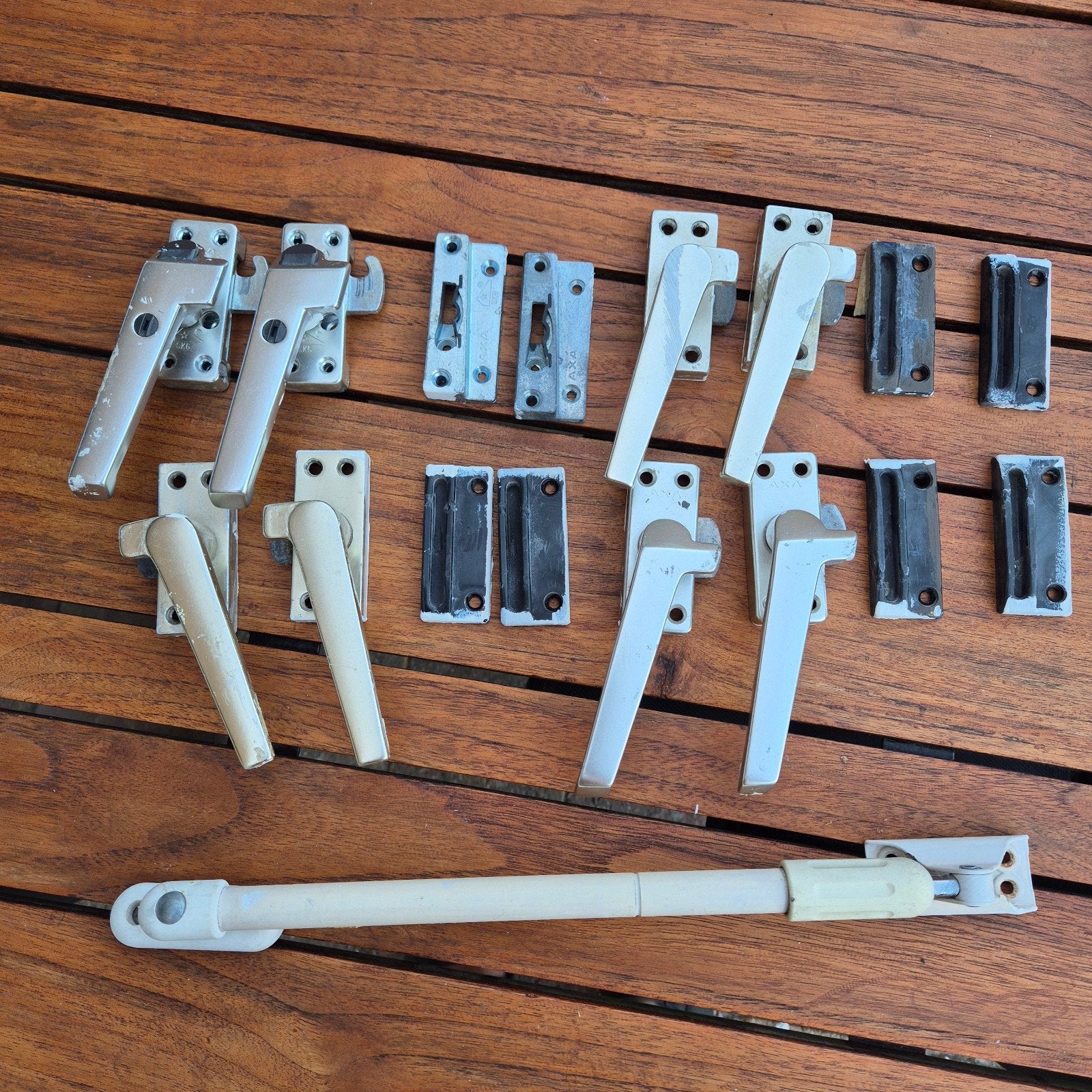 6x raamsluiting en telescoop raamuitzetter 30cm, Ophalen of Verzenden, Gebruikt, Overige materialen, Overige typen
