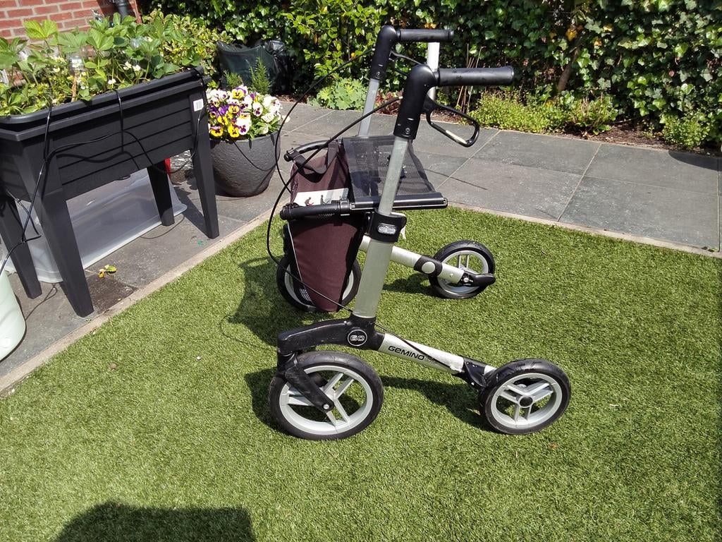 ZEER MOOIE GEMINO 60 COMFORT LICHTGEWICHT  M NIEUWSTAAT !, Diversen, Rollators, Ophalen of Verzenden, Opvouwbaar, Zo goed als nieuw