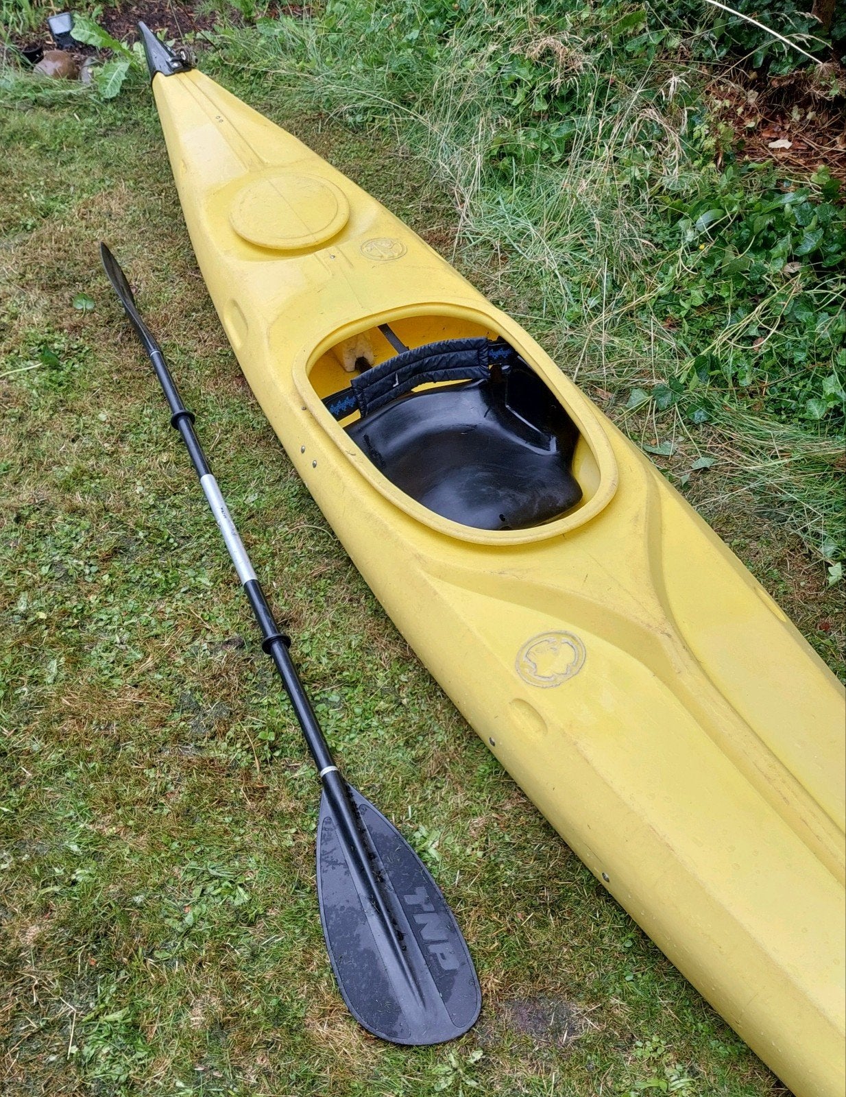 Gele eenpersoons kajak met vin en peddel, Watersport en Boten, Kano's, Ophalen, Gebruikt, Eén persoon, Met peddels