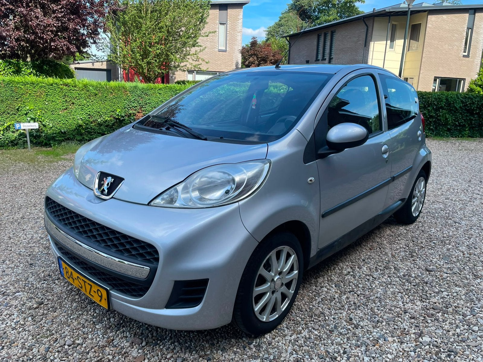 Peugeot 107 1.0 12V 5DR 2011 Grijs, Stof, Zwart, 4 stoelen, 68 pk