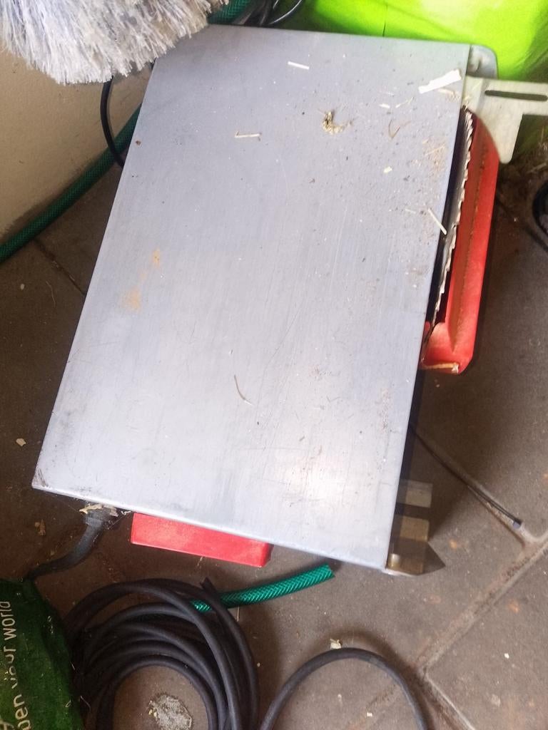 Kleine zaagtafel - Werkt goed, stekker moet eraan, Ophalen, Gebruikt, Kinzo, Overige typen