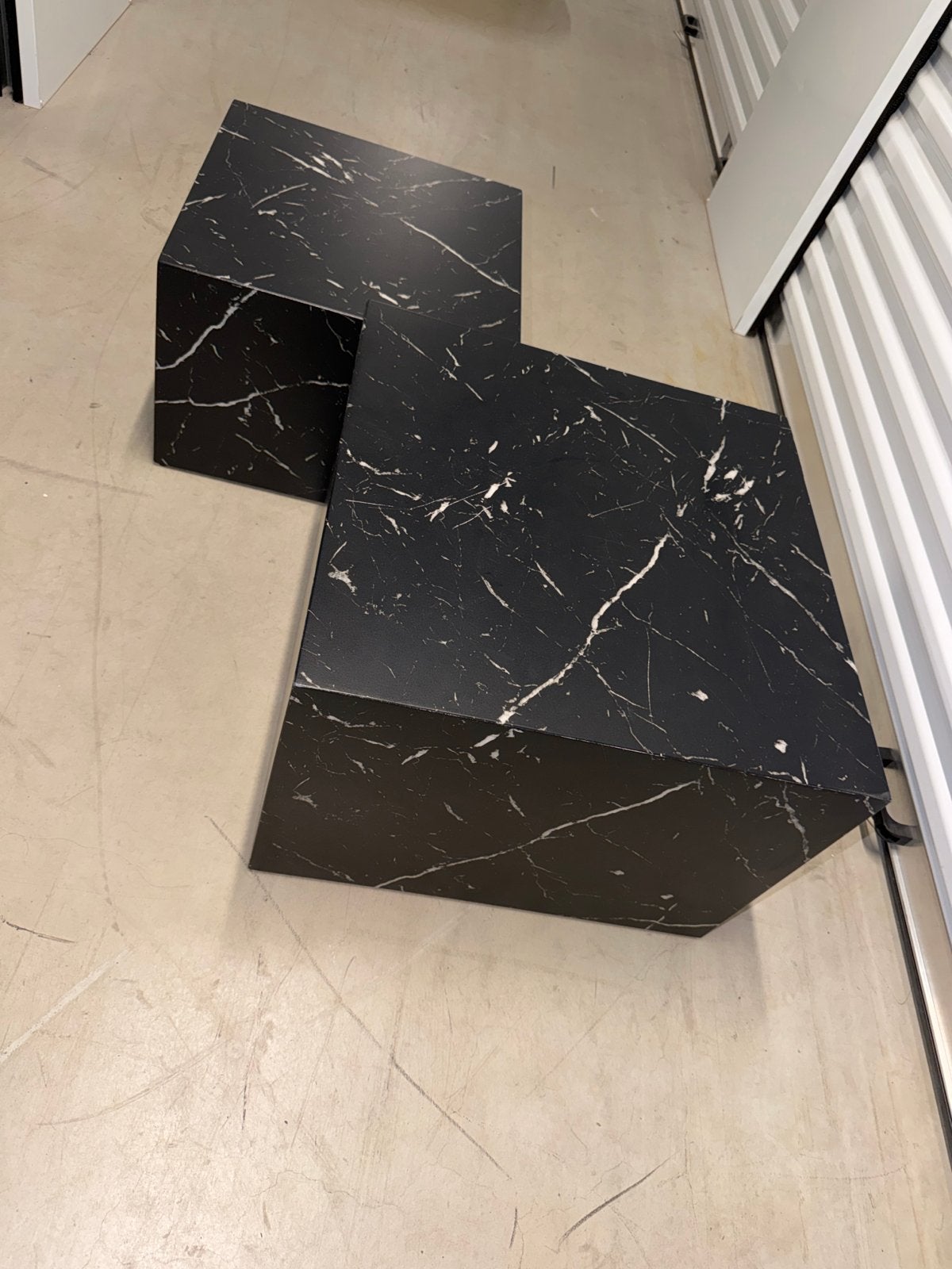 Set van 2 marmerlook kubus salontafels, Ophalen, Vierkant, 50 tot 100 cm, Zo goed als nieuw
