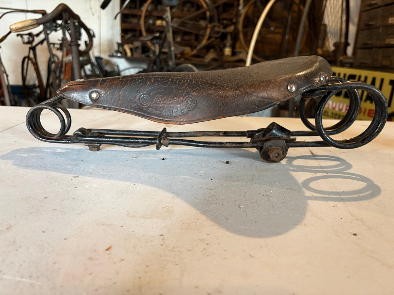 Lepper zadel - Vintage leren fietszadel met veren, Fietsen en Brommers, Gebruikt, Leer, Ophalen of Verzenden, Zadel