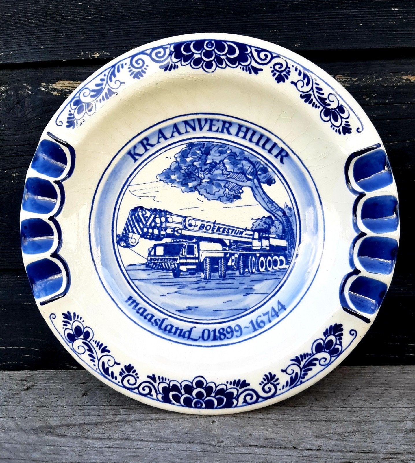 Delfts Blauw Asbak - (BOEKESTIJN Kraanverhuur / Maasland), Verzamelen, Ophalen of Verzenden, Zo goed als nieuw, Asbak