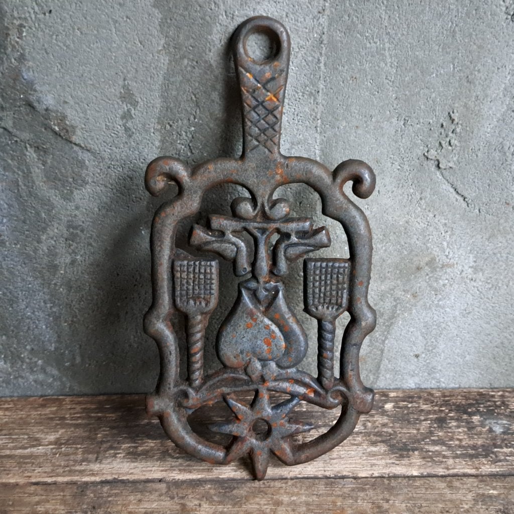 1x Brocante oude metalen onderzetter *Etage3*, Gebruikt, ., Ophalen of Verzenden, .