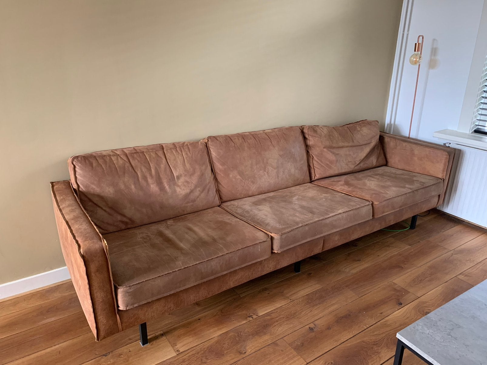 Gratis suède bank (Sissy Boy), Huis en Inrichting, Ophalen, Gebruikt, Leer