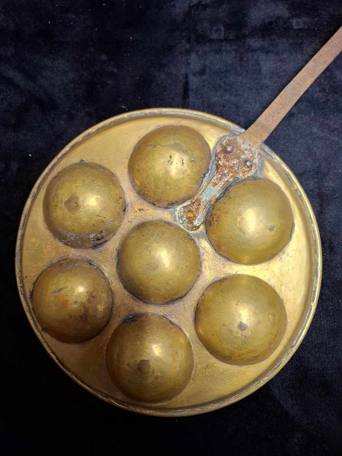 Antieke koperen poffertjespan met houten handvat, Antiek en Kunst, Ophalen of Verzenden