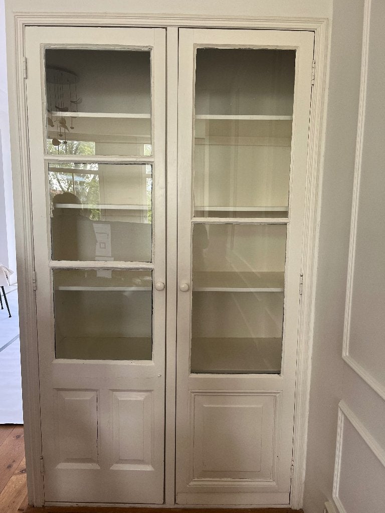 Oude dubbele houten deuren met glas – klassieke stijl