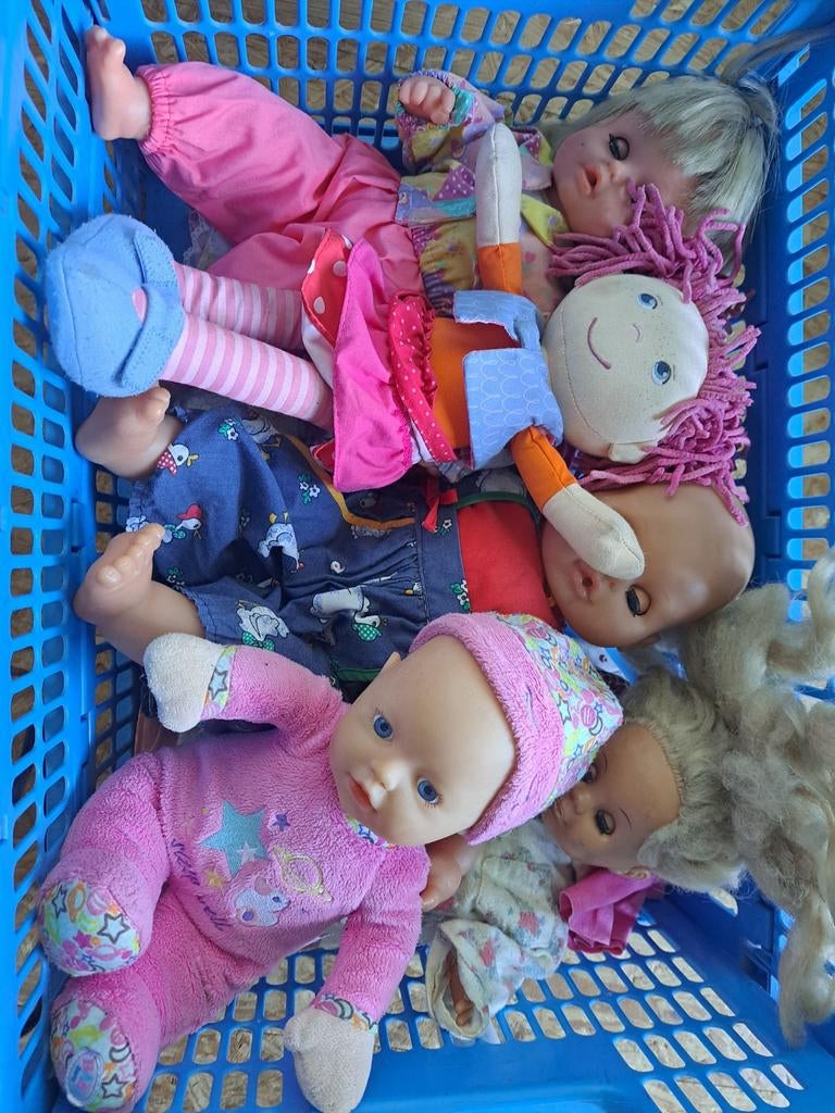 5 diverse poppen (exvl  krat, stoffen pop en onderst pop re), Ophalen of Verzenden