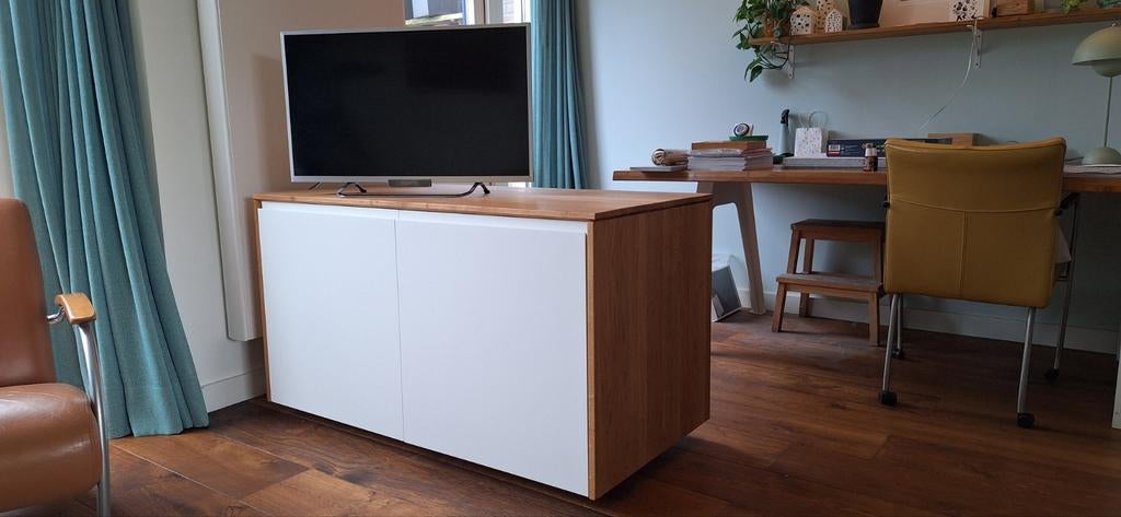 Stijlvol TV-meubel/ roomdevider met veel opbergruimte, Ophalen, Minder dan 50 cm, Zo goed als nieuw, Eikenhout