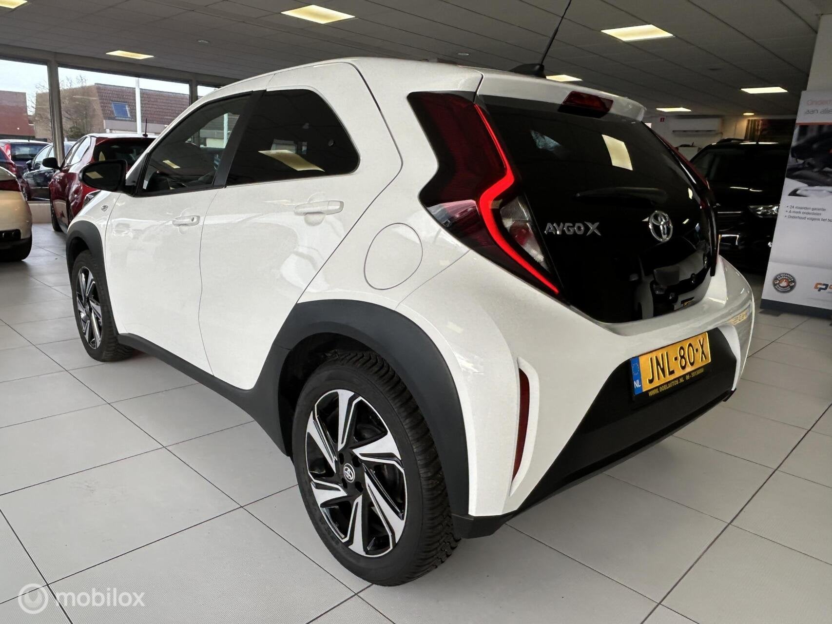 Toyota Aygo X 1.0 VVT- Play 17 inch privacy glas !, Stof, Gebruikt, Euro 6, 920 kg