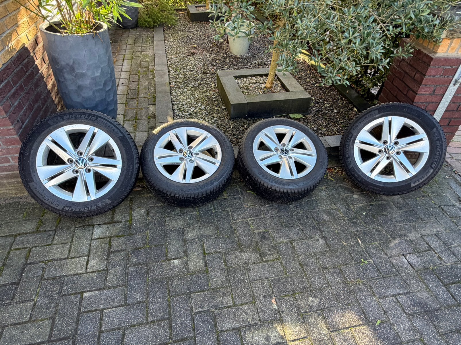 Originele 16 inch Norfolk VW Golf velgen + All season banden, Ophalen, 16 inch, Banden en Velgen, 205 mm
