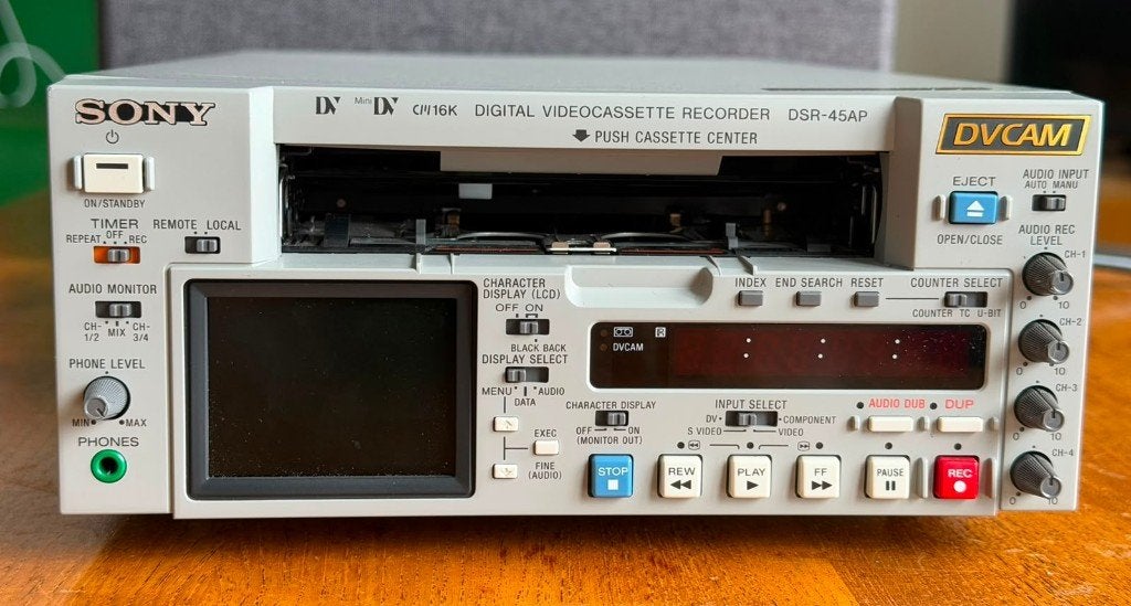 Foto 6 van Sony DSR-45AP, DVCAM, MiniDV, 30 Drumuren, ALS NIEUW!!