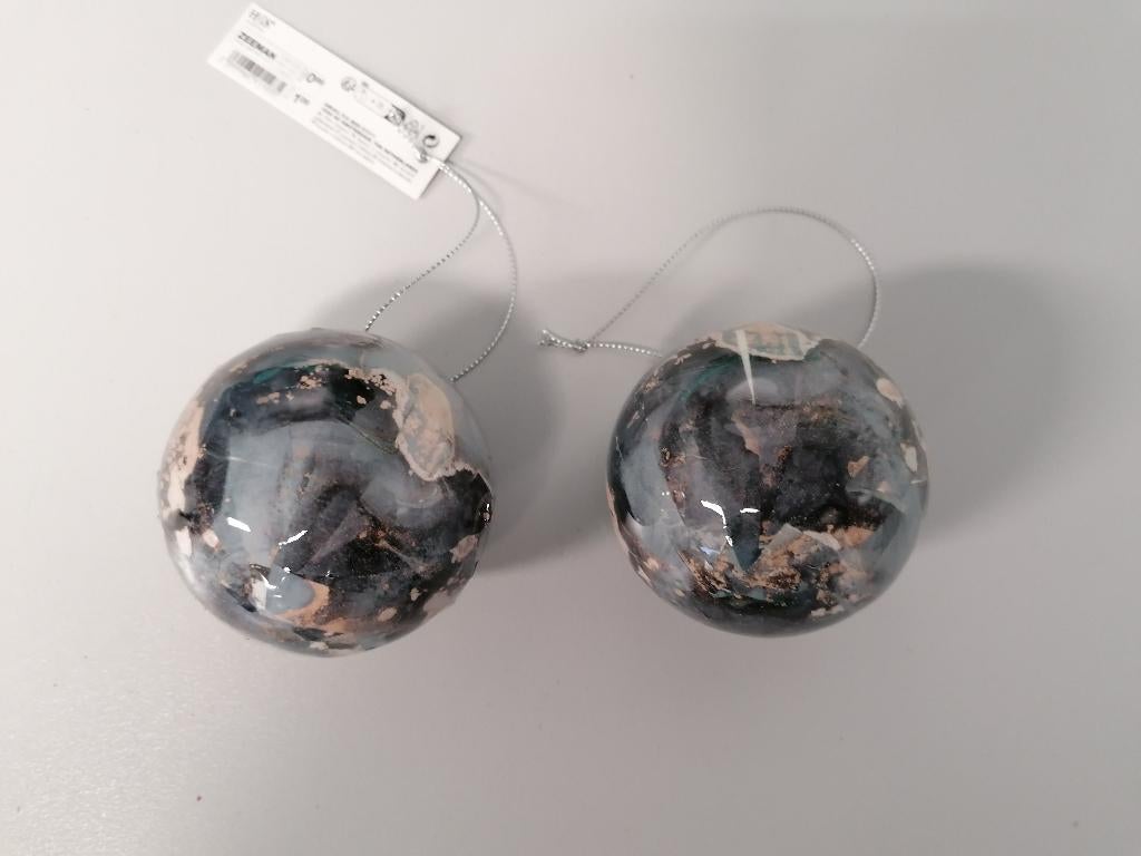 2 verschillende types kerstballen., Diversen, Kerst, Ophalen of Verzenden, Zo goed als nieuw