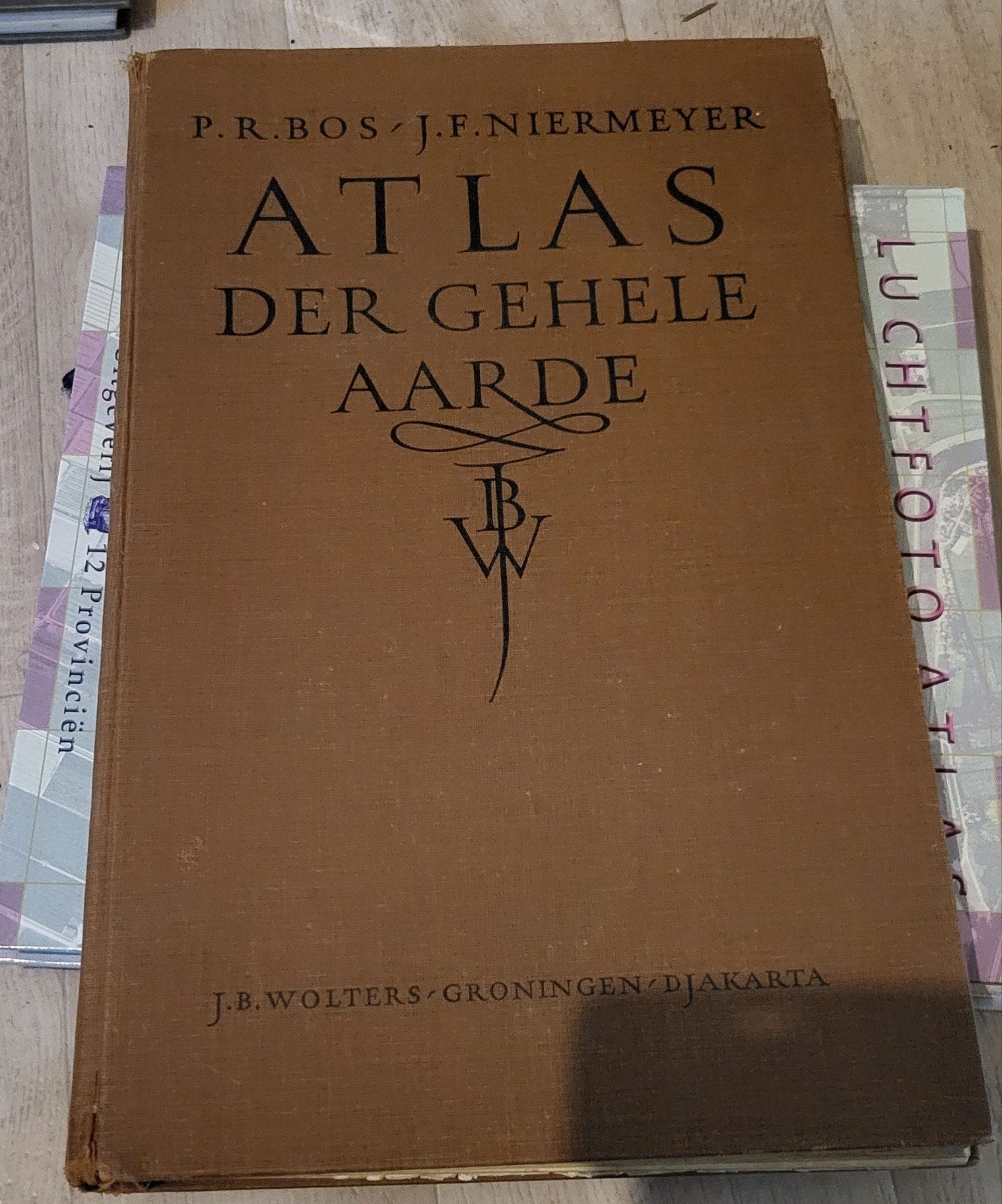 Schoolatlas der Gehele Aarde 1951, Boeken, Gelezen, Overige atlassen, Ophalen of Verzenden, 1800 tot 2000