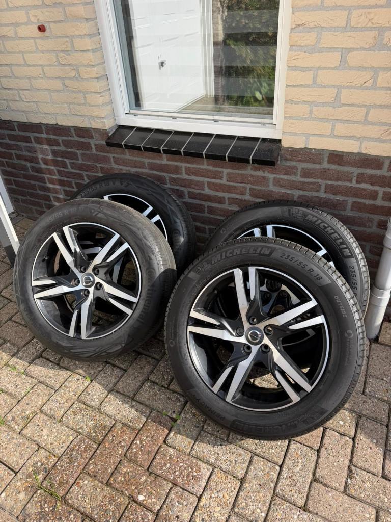 Volvo XC40 | 18 inch velgenset | R-Design | Zomerbanden, Ophalen, 18 inch, Gebruikt, Banden en Velgen