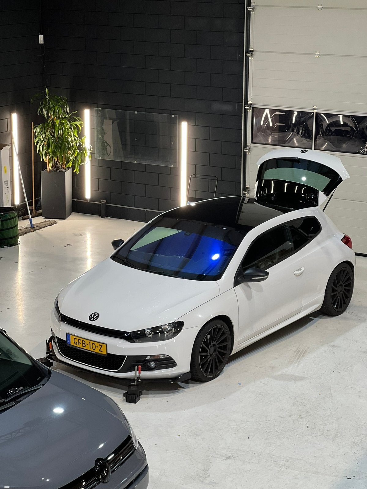 Volkswagen Scirocco 1.4 TSI 122pk MET STERRENHEMEL!, Voorwielaandrijving, Zwart, 4 cilinders, 4 stoelen