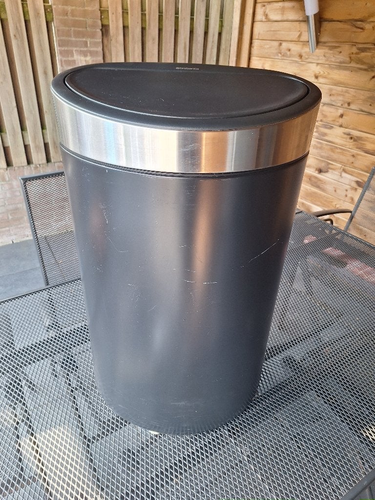 Zwarte touch bin Brabantia prullenbak, Ophalen, Gebruikt, 40 liter of meer, Overige materialen
