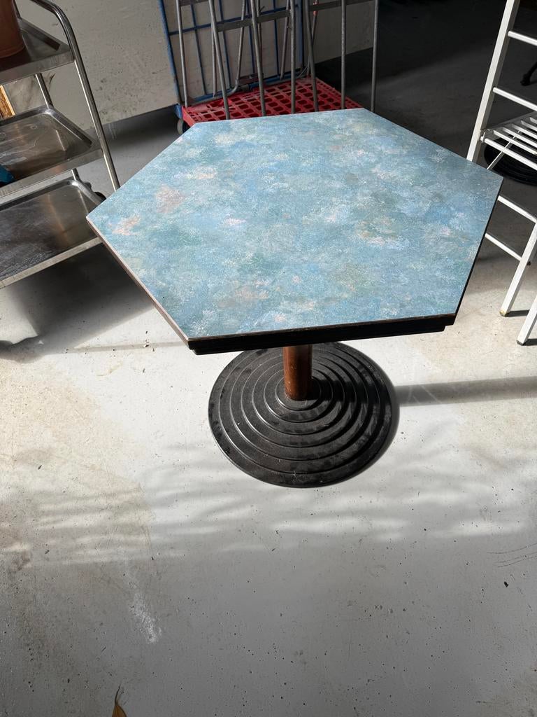 Zeshoekige tafel met blauw blad horeca 8 stuks, Ophalen, Gebruikt, 50 tot 100 cm, Metaal