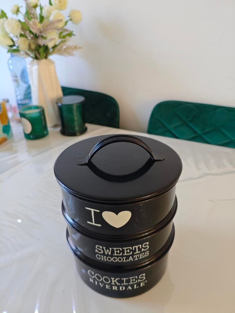 Leuke Riverdale koekjes/chocolade trommel in drie lagen. Ide, Ophalen, Gebruikt