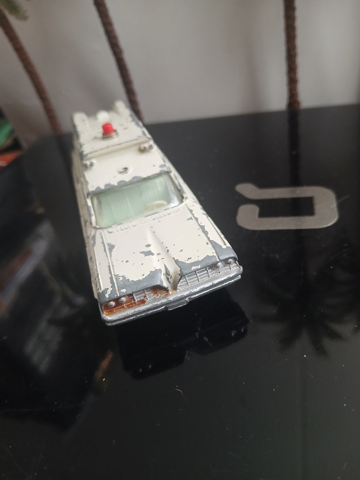 Superior Criterion Ambulance.  Dinky toys,  opknapper, Ophalen of Verzenden, Gebruikt, Auto, Dinky Toys
