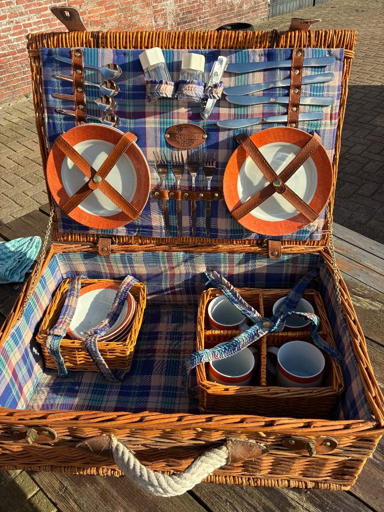 Complete picknickmand voor 4 personen, Ophalen of Verzenden, Zo goed als nieuw