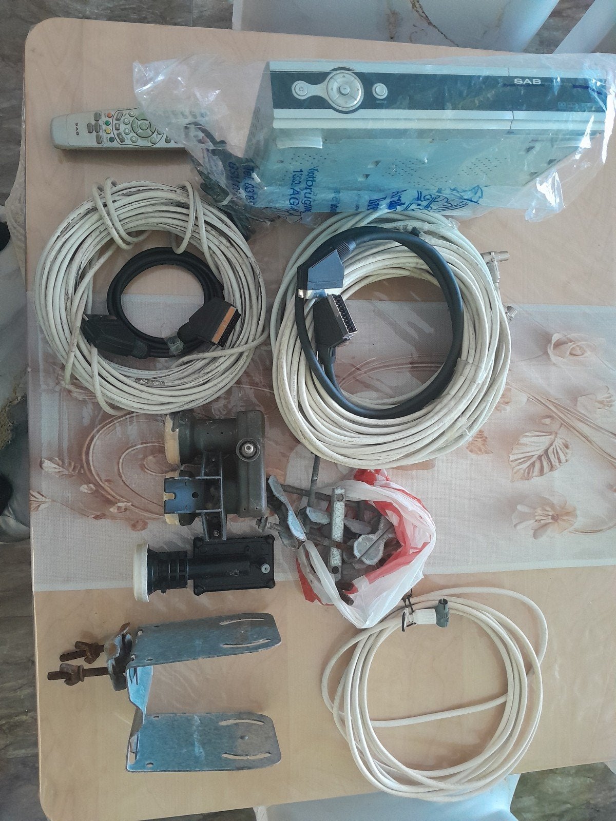 Satellietontvanger met accessoires en kabels, Audio, Tv en Foto, Schotelantennes, Ophalen of Verzenden, Gebruikt, (Schotel)antenne-accessoires