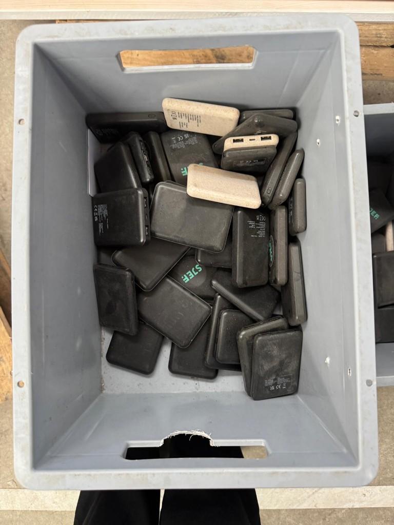 powerbanks en kabels, Ophalen, Zo goed als nieuw
