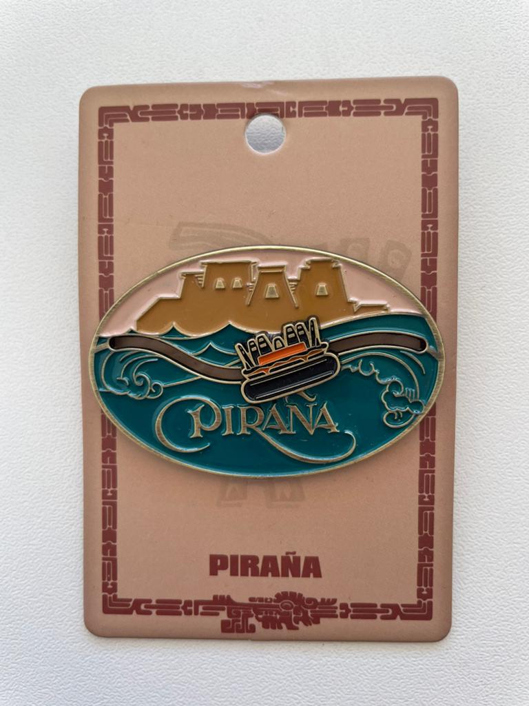 Efteling pin Pirana met bewegend bootje op kaartje EPP 471, Verzamelen, Efteling, Ophalen of Verzenden, Nieuw, Button of Speldje