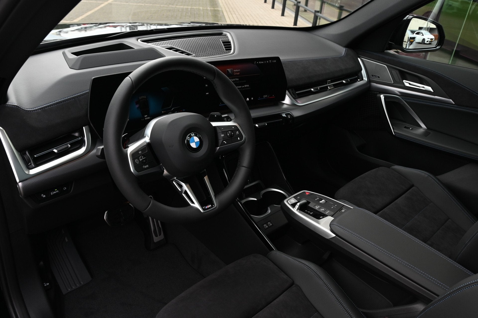 BMW X1 sDrive20i M Sport Automaat / Panoramadak / Sportstoel, Auto's, Dealer onderhouden, 1525 kg, 1800 kg, Met garantie (alle)