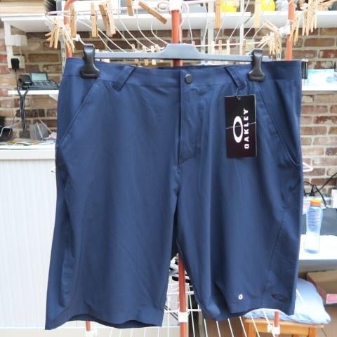 Short nieuw donkerblauw Oakley mt L, Kort, Blauw, Oakley, Maat 42/44 (L)