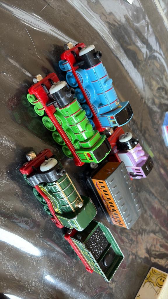 Wat treintjes en wagonnetjes uit de Thomas de trein serie, Ophalen of Verzenden, Gebruikt