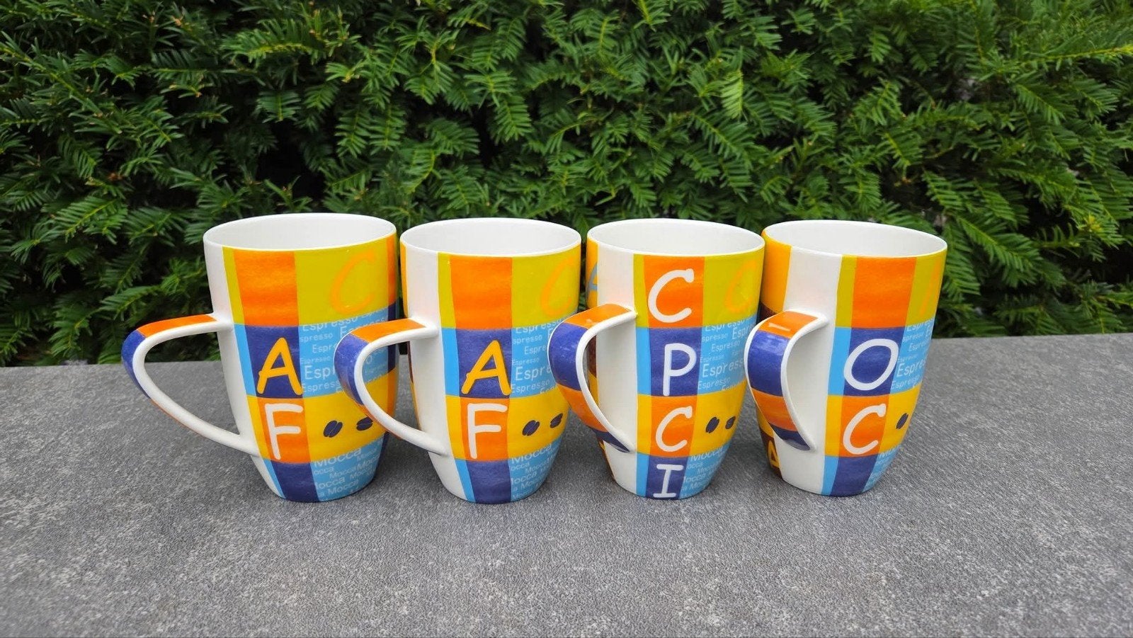 ️4 kleurrijke mokken., Ophalen of Verzenden, Aardewerk, Overige stijlen, Kop(pen) en/of Schotel(s)