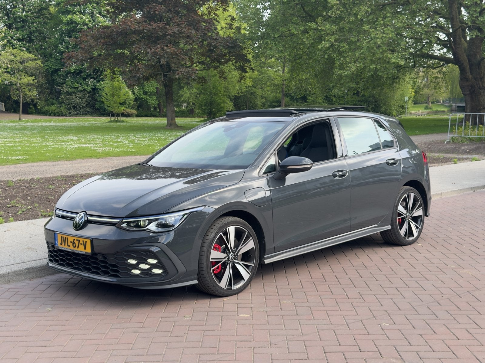 Volkswagen Golf 1.4 Ehybrid 245pk DSG 2022 Grijs, Auto's, 4 cilinders, Plug-in hybride, 1395 cc, Dealer onderhouden