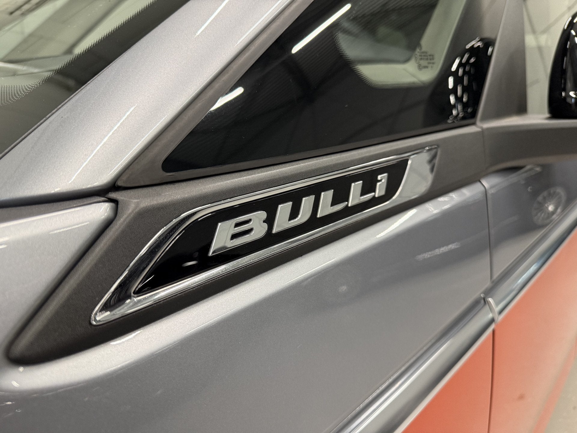 Volkswagen Multivan 1.4 eHybrid BULLI 7p. HEAD-UP/IQ-LIGHT/L, Gebruikt, Zwart, Met garantie (alle), 7 stoelen