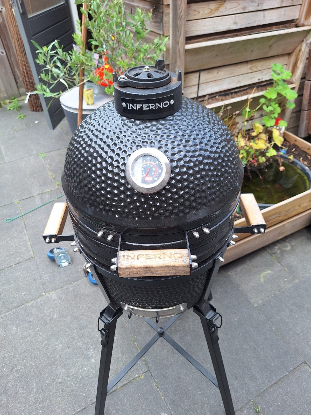 Inferno Compact Kamado BBQ met extra plate setter, Ophalen, Gebruikt, Inferno