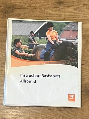Instructeur Basissport Allround KNHS map, Ophalen, Beta, Zo goed als nieuw, Overige niveaus