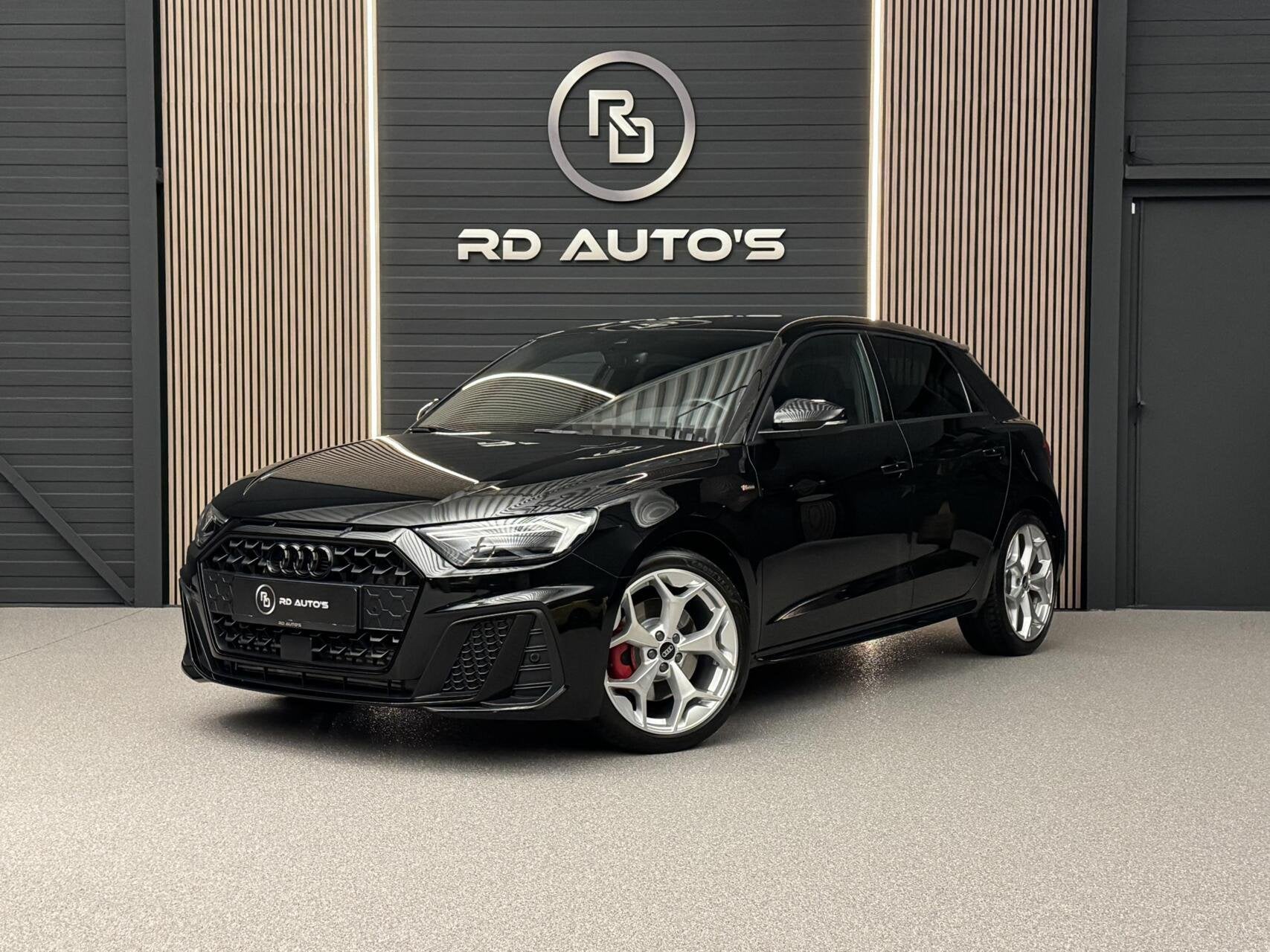 Audi A1 Sportback 40 TFSI/ S-line/ Sfeerverlichting/ SONOS/, Dealer onderhouden, 4 cilinders, 1984 cc, Zwart