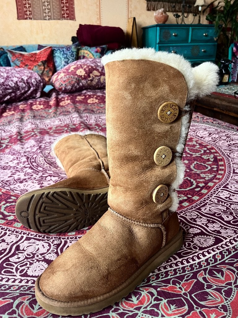 Bijna nieuwe bruine hoge Ugg Bailey button 38 nu 119,99€, Hoge laarzen, UGG, Bruin, Ophalen of Verzenden