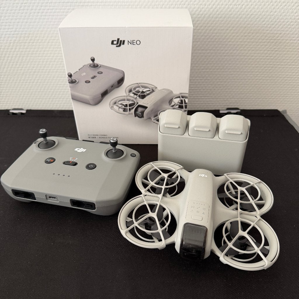 DJI Neo Fly More Combo - Ultralichte 4K Selfie Drone, Audio, Tv en Foto, Drones, Cameradrone, Return to Home, Zo goed als nieuw