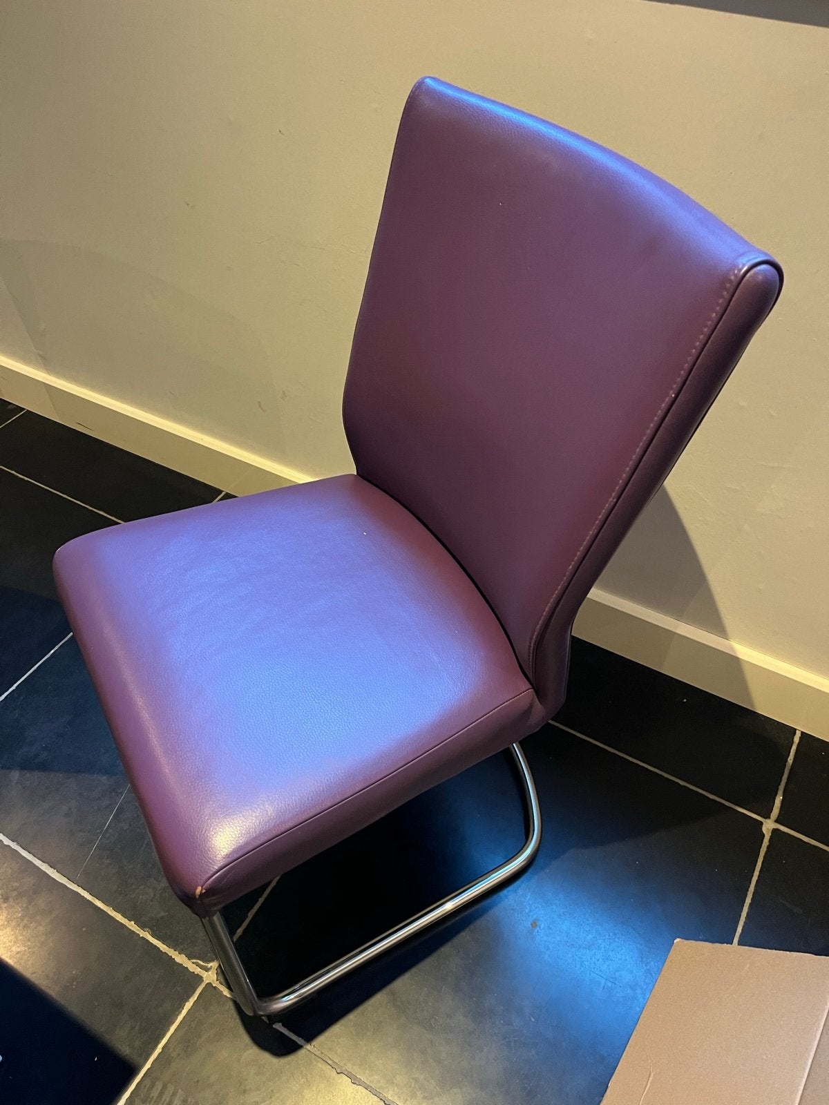 Moeten snel weg. Set van 6 eetkamerstoelen - Leer en Metaal, Huis en Inrichting, Ophalen, Gebruikt, Overige kleuren, Drie
