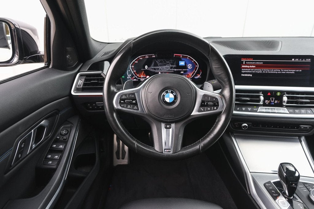 BMW 3 Serie 330i xDrive Executive M Sport Automaat / Trekhaa, Auto's, BMW, 1998 cc, 4 cilinders, Wit, Origineel Nederlands