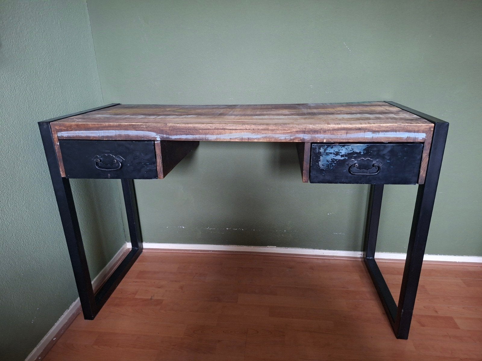 Bureau, Ophalen, Zo goed als nieuw