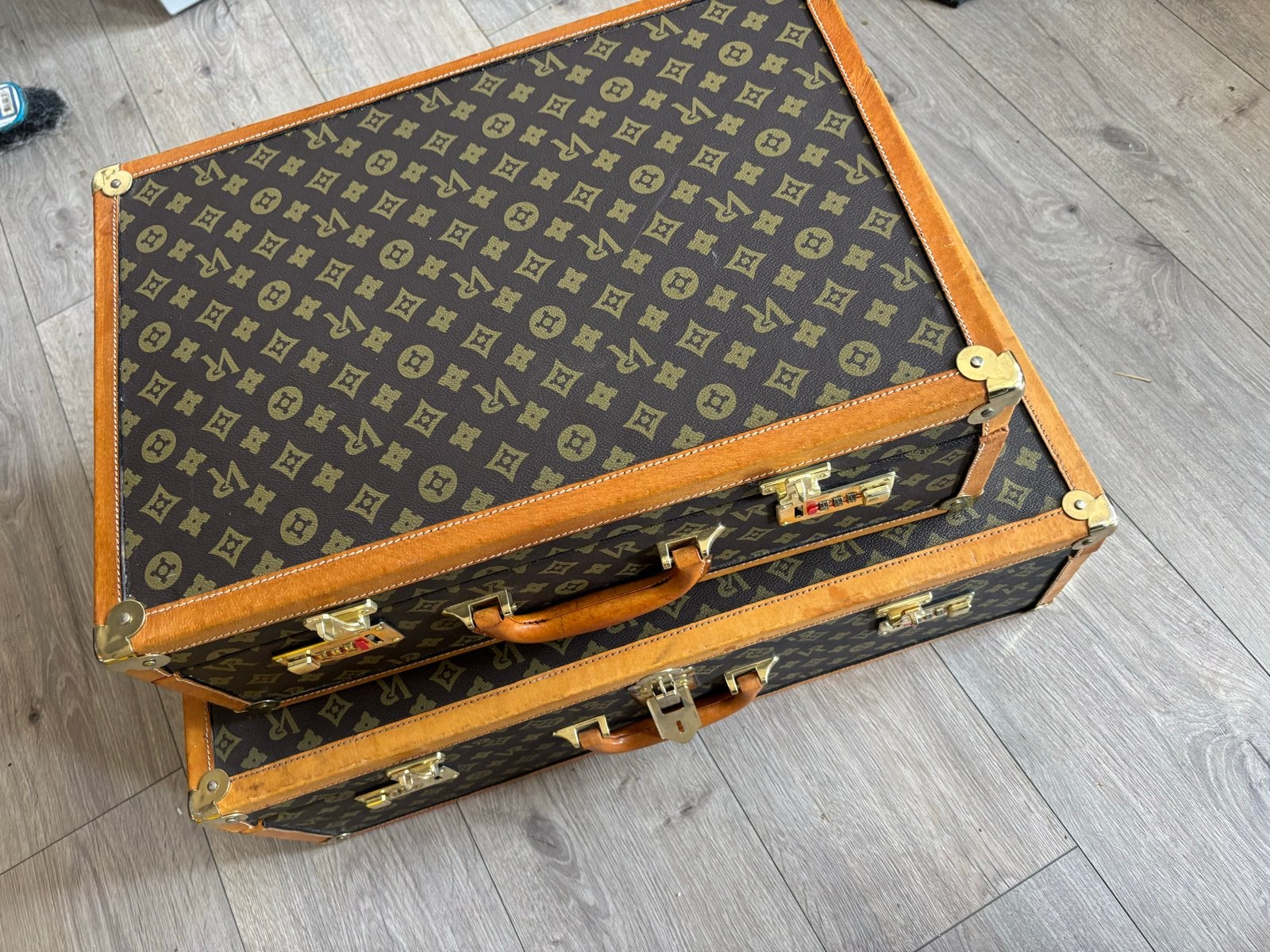 Set van 2 Vintage Koffers - Bruin met Patroon, Gebruikt, 50 tot 60 cm, Slot, Leer