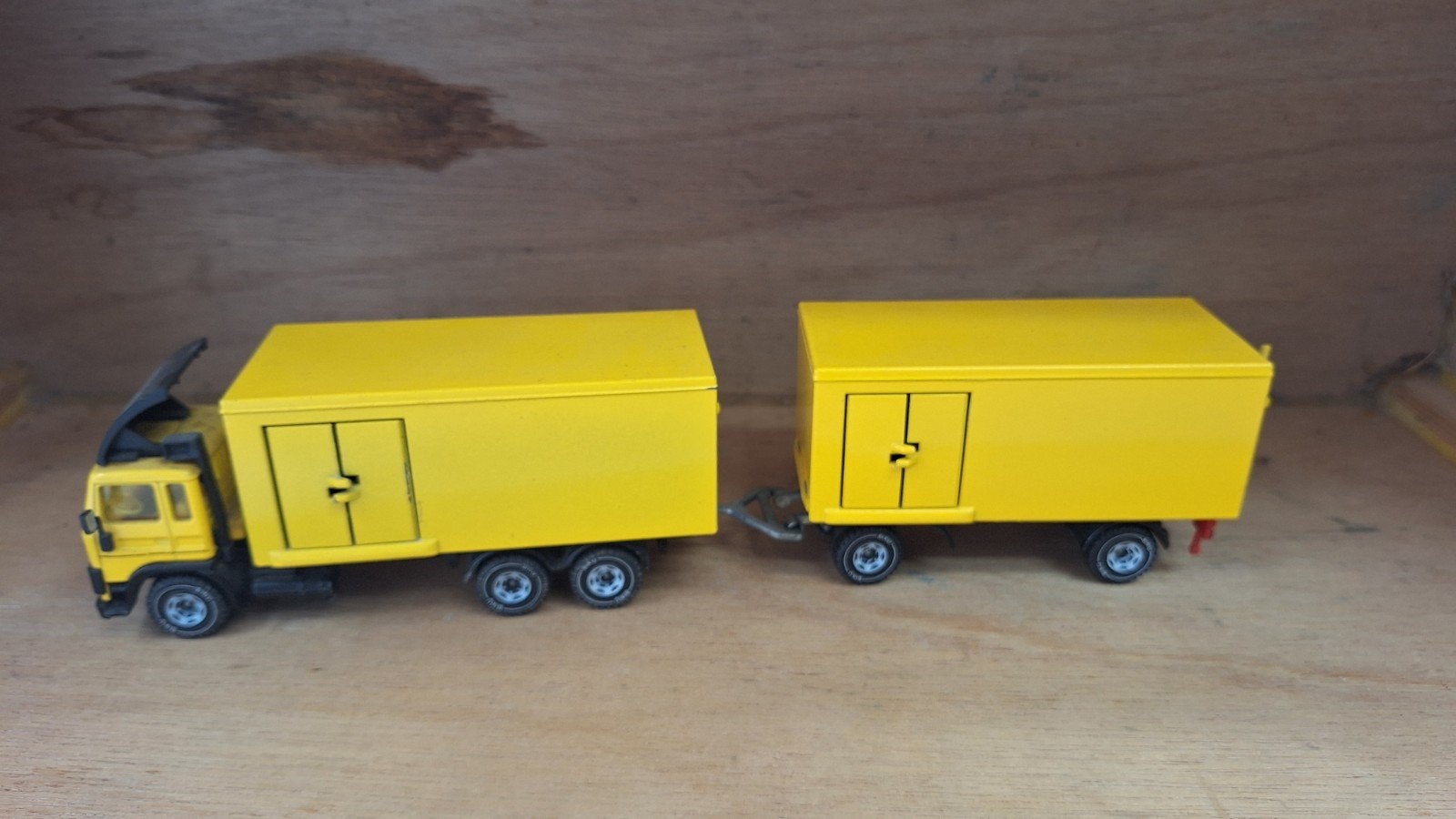 Siku 2517 Volvo vrachtwagen met aanhanger 1:50, Hobby en Vrije tijd, Modelauto's | 1:50, Ophalen of Verzenden, Zo goed als nieuw