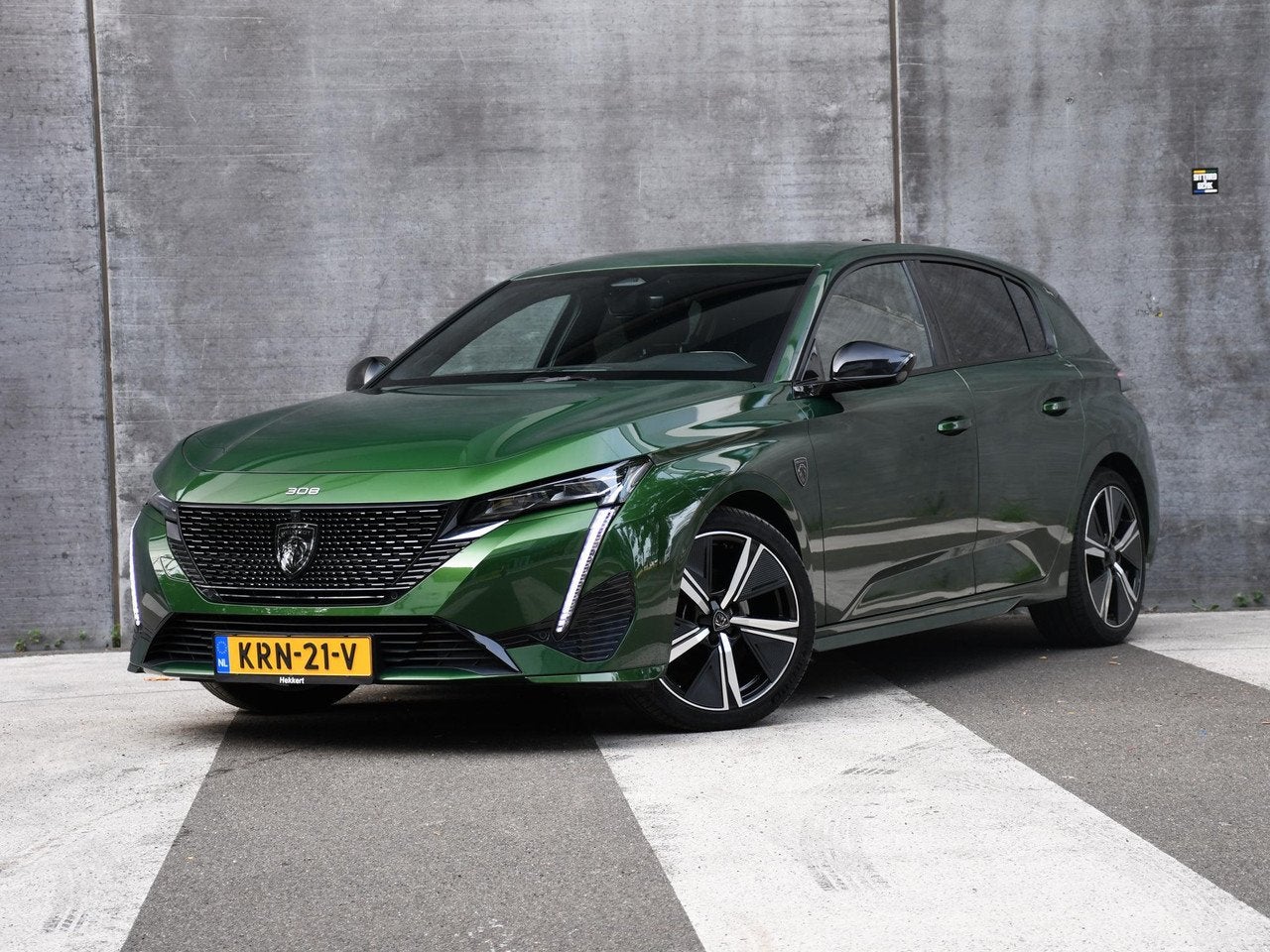 Peugeot 308 GT 1.2 PureTech 130pk Automaat 18''LM | ADAPT. C, Auto's, Automaat, Dealer onderhouden, Gebruikt, 1199 cc