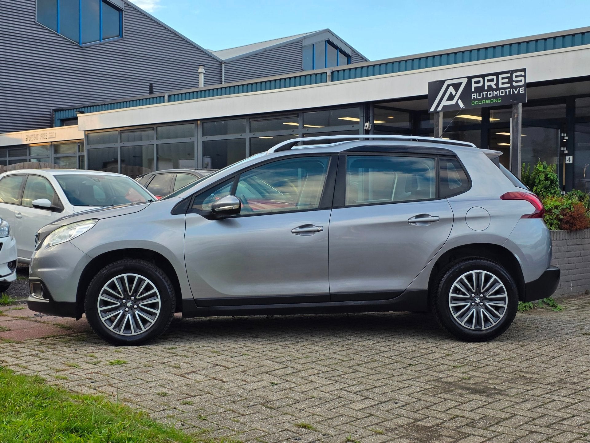 Peugeot 2008 1.2 PureTech Active |AUTOMAAT|AIRCO|CRUISE|NAVI, Auto's, Dealer onderhouden, Stof, Euro 6, 1199 cc