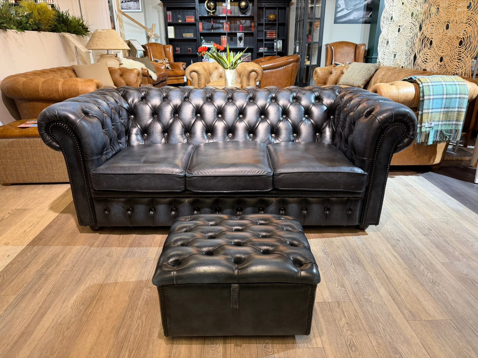ORIGINELE ENGELSE CHESTERFIELD 3 ZITS BANK POEF JEANS BLAUW, Ophalen of Verzenden, Zo goed als nieuw, 75 tot 100 cm