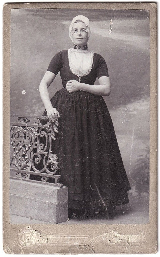 CDV - Vrouw Klederdracht Walcheren Zeeland - Foto Henning, Gebruikt, Foto, Klederdracht, Ophalen of Verzenden
