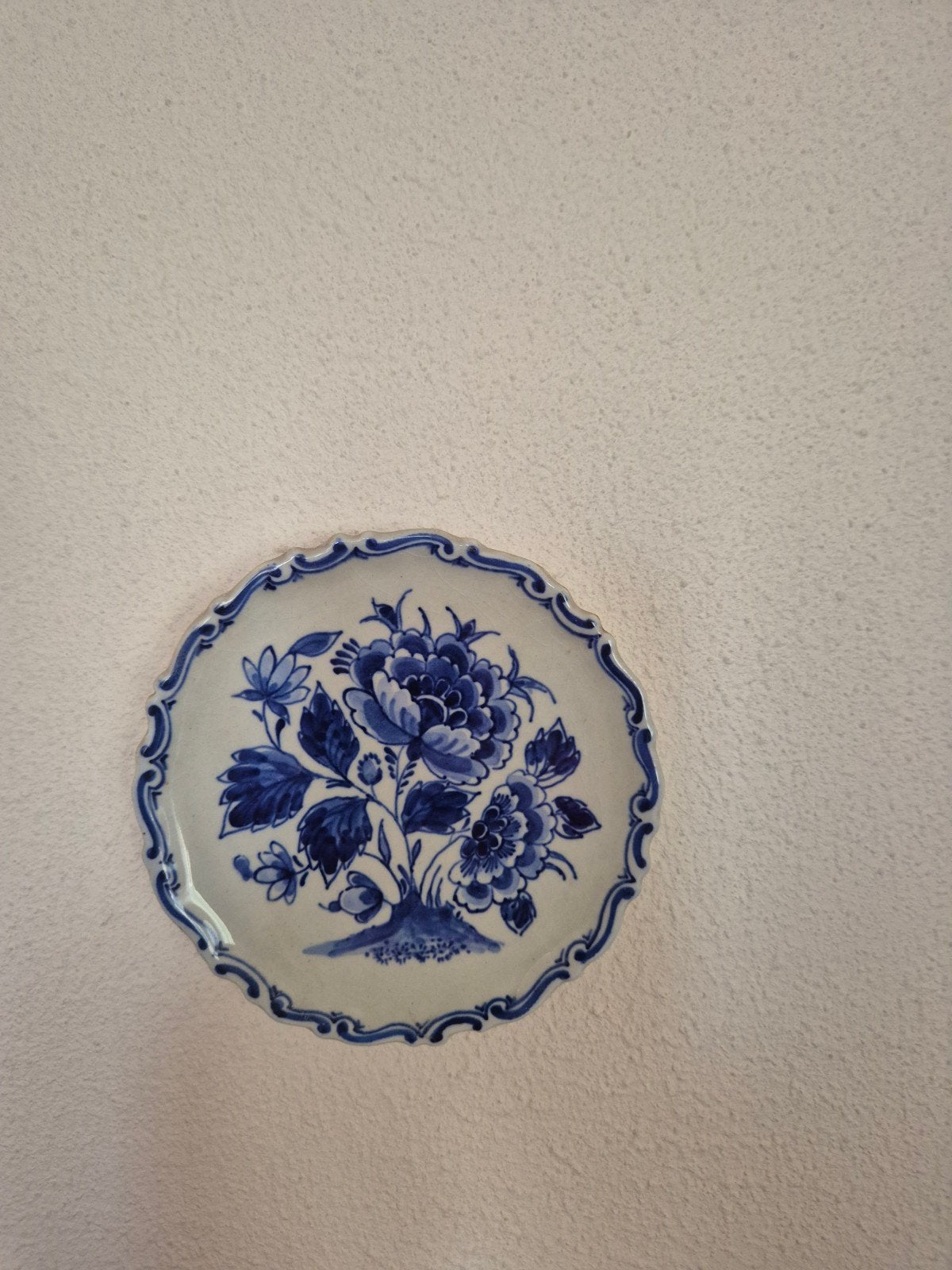 Delfts blauw wandbordje met bloemmotief, Ophalen